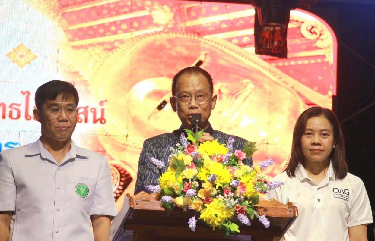 >> วัดป่าโมกวรวิหาร สืบสานประเพณีปิดทองพระพุทธไสยาสน์และงานแข่งขันเรือยาวประเพณี <<<