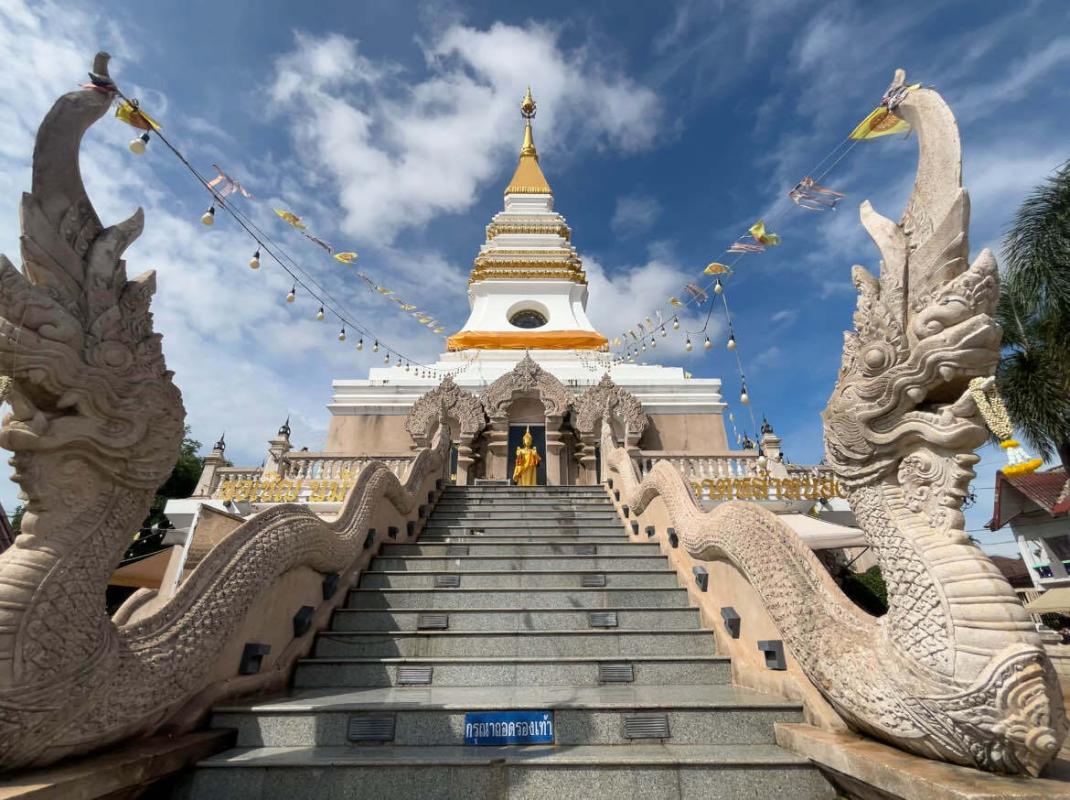 ศรัทธาริมโขง วิถีคนขับเรือพระธาตุหล้าหนอง