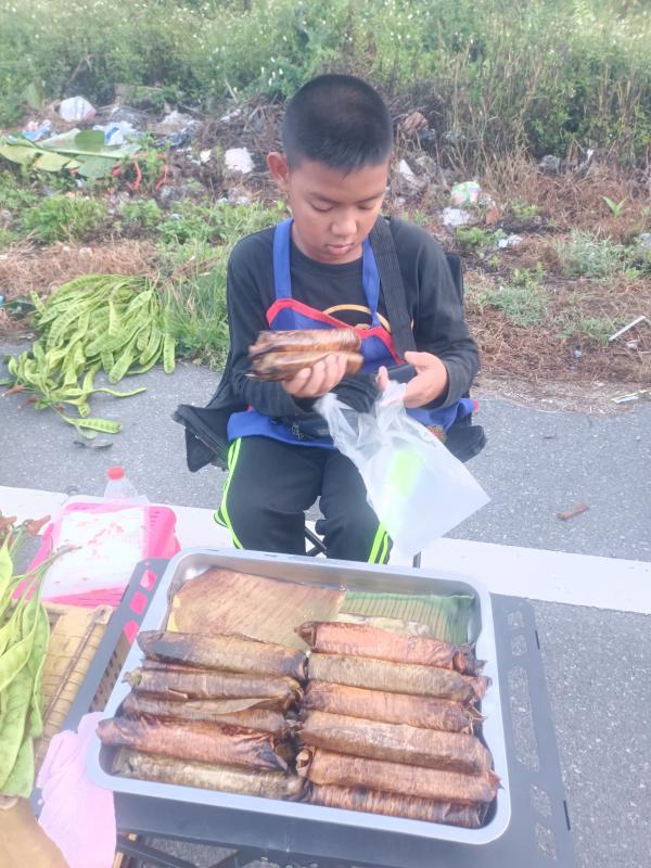 เสน่ห์เหนียวหลามทอก ข้าวหลามห่อใบตองในวิถีคนตำบลบางเหรียง อำเภอควนเนียง จังหวัดสงขลา