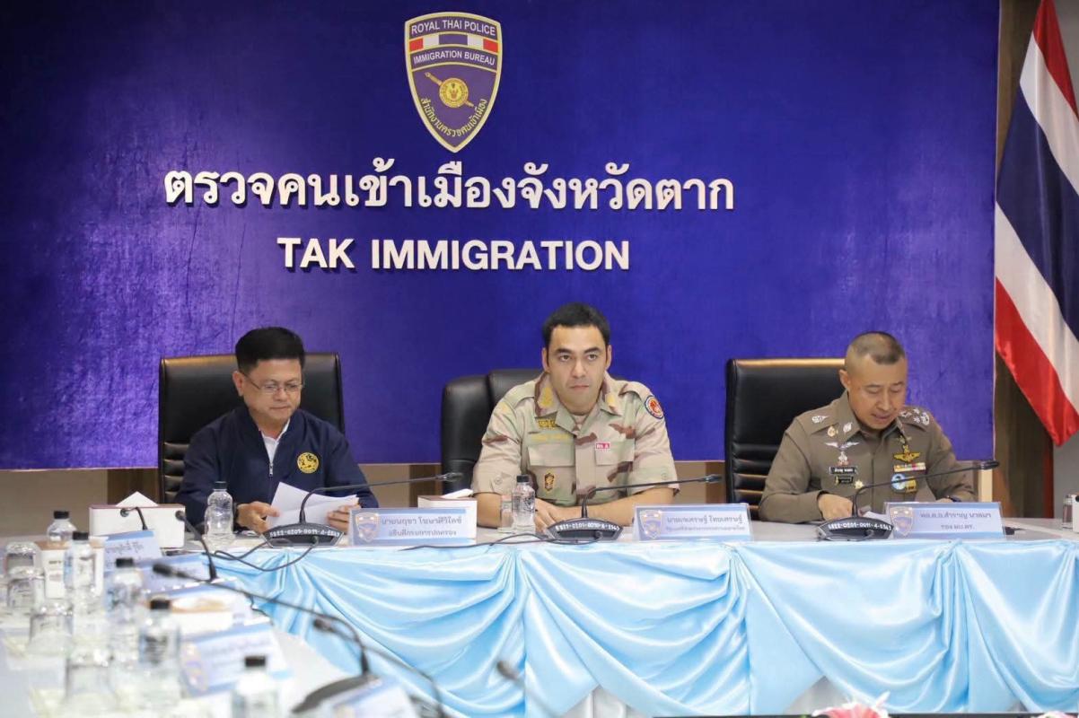 มท.3  เปิดปฏิบัติการ &ldquo;ทลายบัตร 10 ปีเถื่อน&rdquo; ค้น 25 จุด รวบผู้ต้องหา 17 ราย