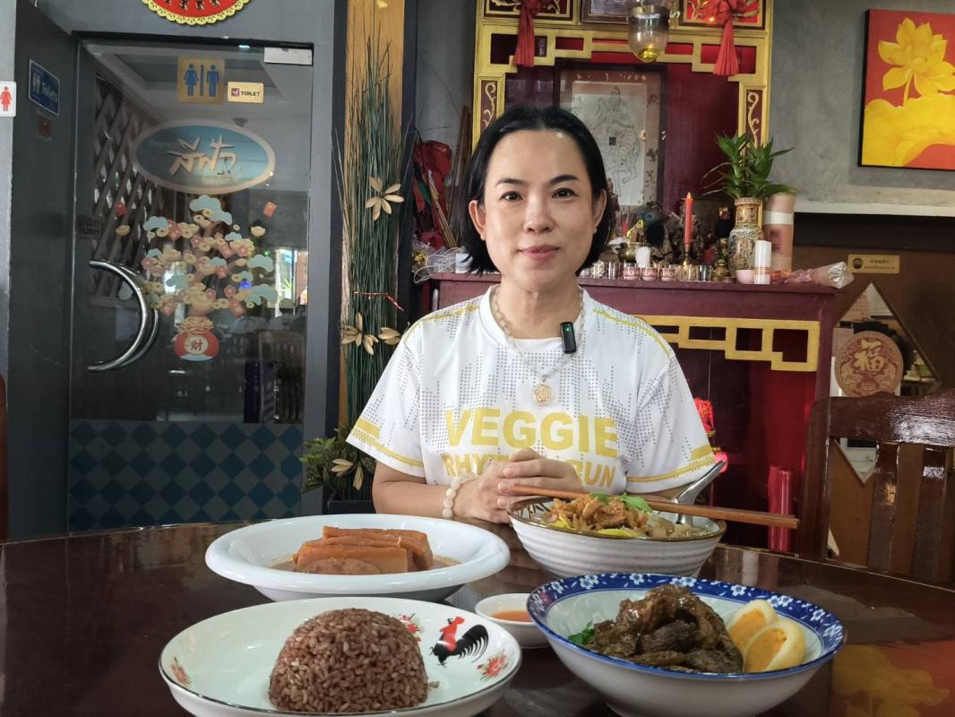 เคาหยก-หมูฮ้องเจ เมนูฮกเกี้ยนร้อยปี ที่ร้านสีฟ้าตรัง อดีตนักข่าวอนุรักษ์ภูมิปัญญาบรรพบุรุษ ควบคู่สุขภาพ ในประเพณีแห่งบุญถือศีลกินผัก