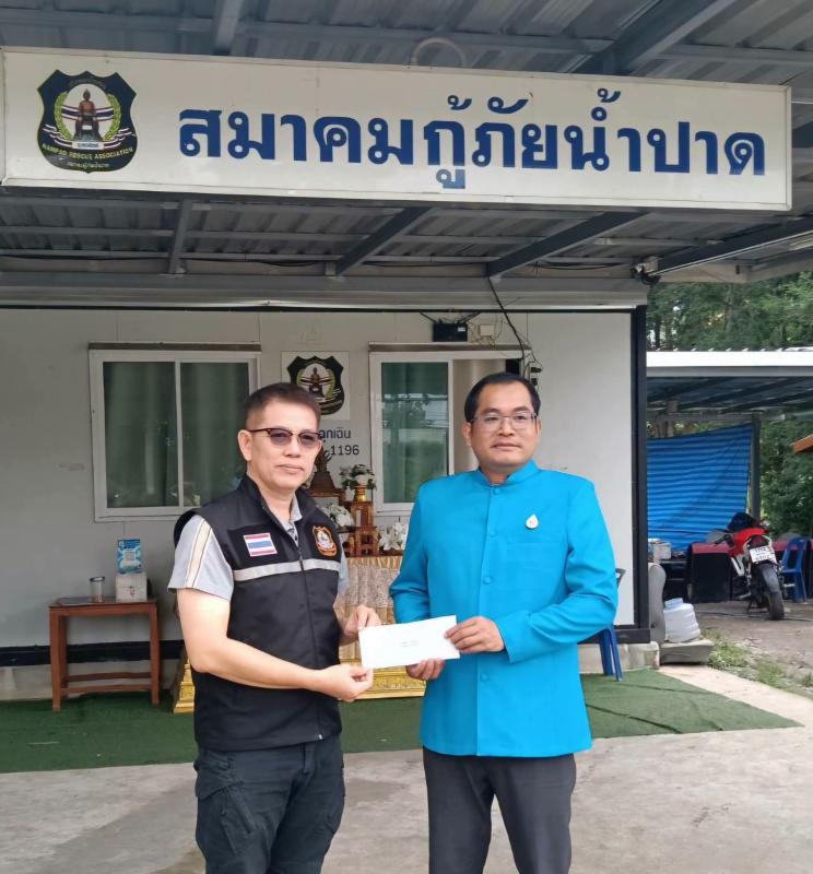นายอำเภอน้ำปาด ร่วมเป็นเจ้าภาพทอดผ้าป่าซื้อเครื่องมืออุปกรณ์กู้ชีพฉุกเฉิน จำนวน จำนวน 5,555 บาท