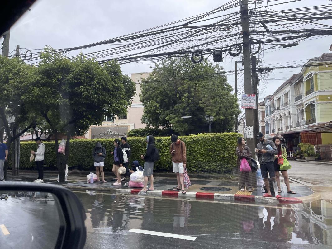 ลาดพร้าวซอยโชคชัย 4 