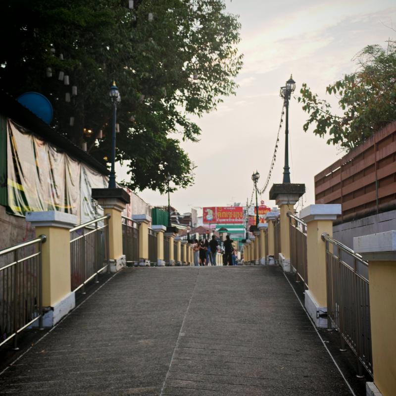 สะพานนี้มีชื่อเรียกอย่างเป็นทางการว่า "สะพานจันทร์สมอนุสรณ์" หรือที่คนเชียงใหม่เรียกกันติดปากว่า "ขัวแขก"