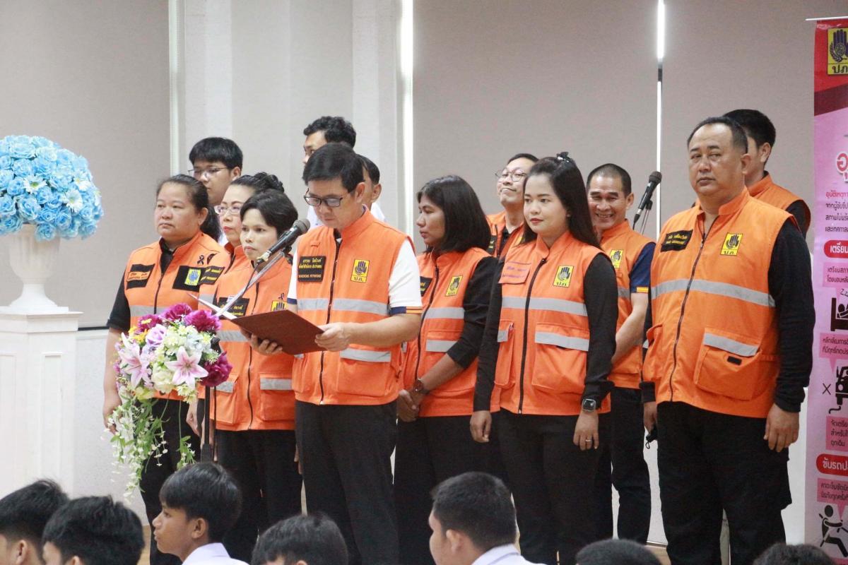 >>> ศปถ.อ่างทองจัดอบรมเยาวชนขับขี่ปลอดภัย  ผู้ว่า ฯ ย้ำต้องเป็น &ldquo;ฅนหัวแข็ง&rdquo; สวมหมวกนิรภัยรักษาชีวิตและความฝัน <<<