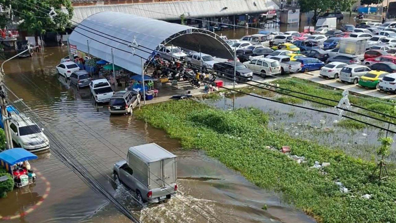สถานการณ์น้ำท่วมในพื้นที่เคหะออเงิน  แขวงออเงิน เขตสายไหม  กรุงเทพฯ