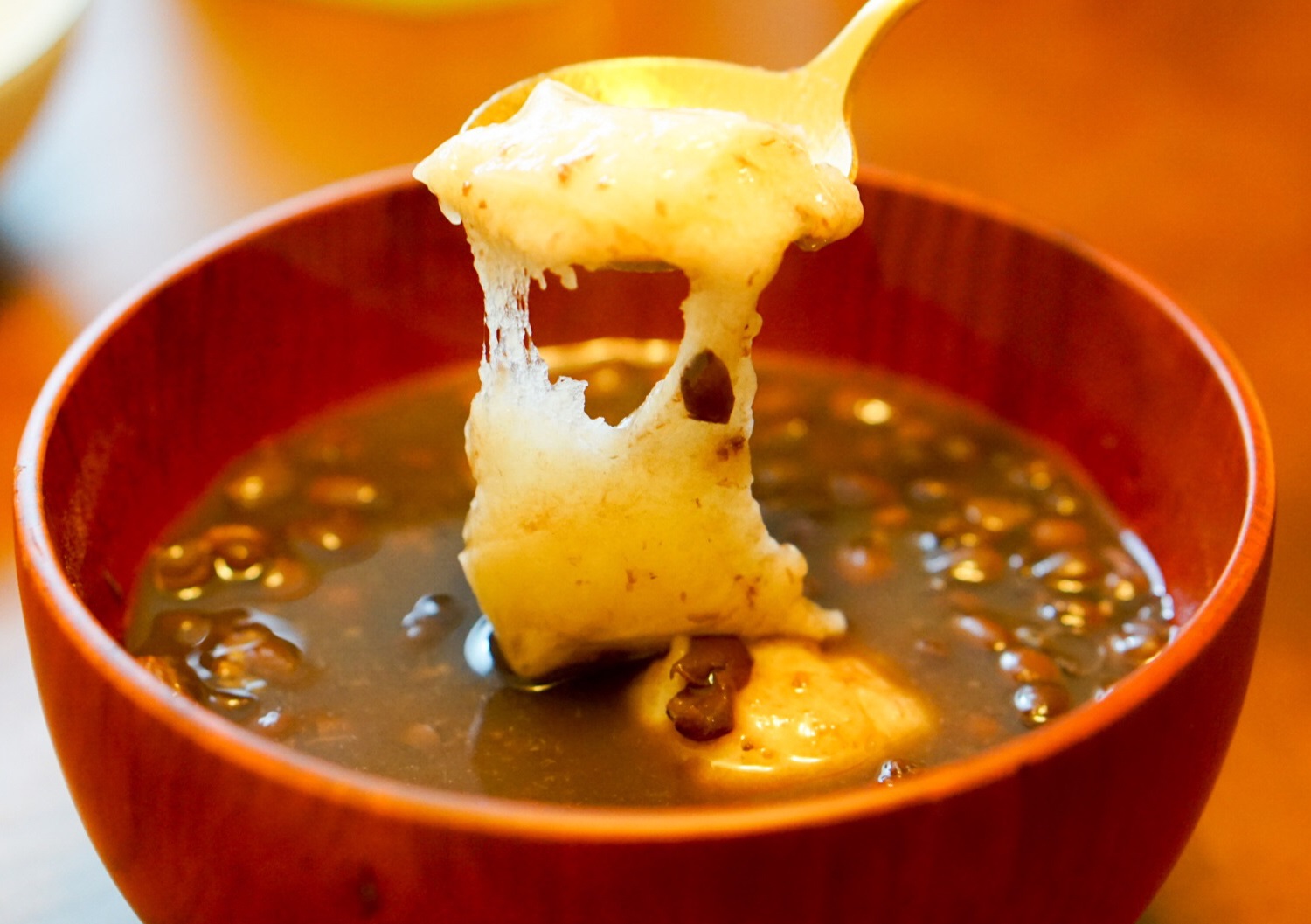 夜空暖胃之选~日式红豆年糕汤,浓郁甜香很疗愈喔