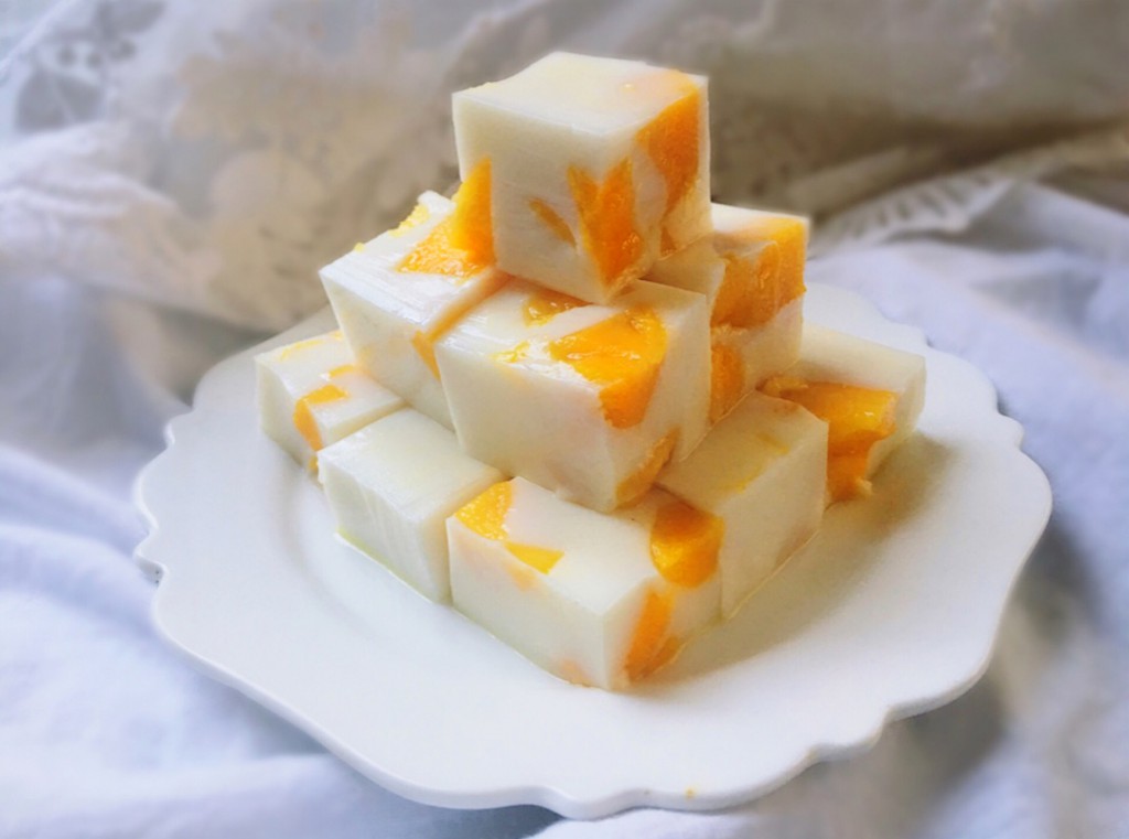 充满夏日感的香甜浓郁芒果椰汁糕