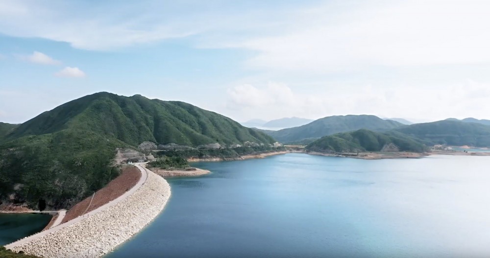 全條麥理浩徑都安裝了明確的指示路標,在交通交匯的地點亦提供了郊野公園設施。