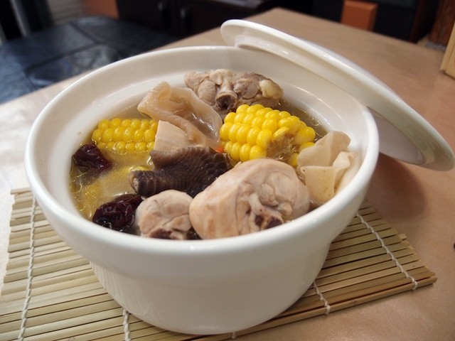 雪耳粟米雞湯