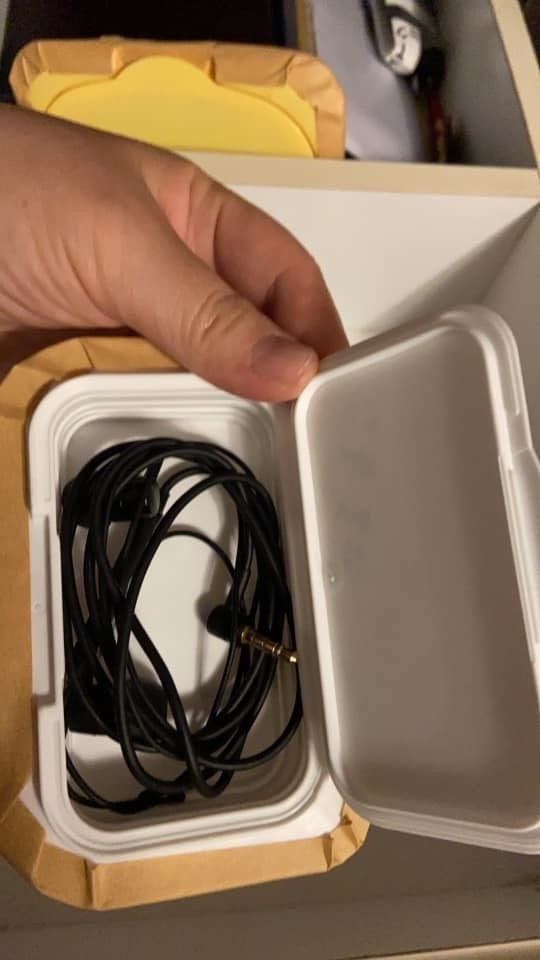 將盒蓋疊起來還可以用來收納一些小物件。