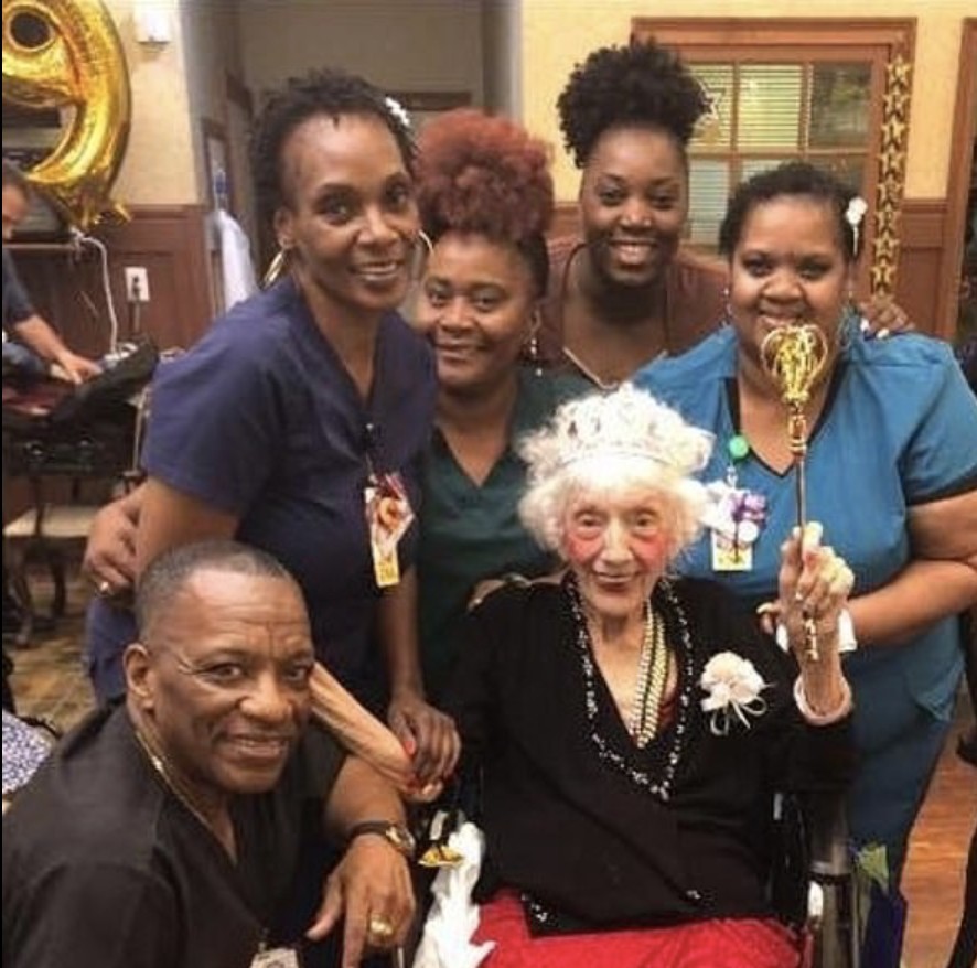 新型肺炎疫情持續。美國有一名年屆101歲的婆婆以往曾經歷過癌症、流產、敗血病,但她都一一克服了,而早前亦打敗了新型肺炎,成功康復,令人鼓舞。