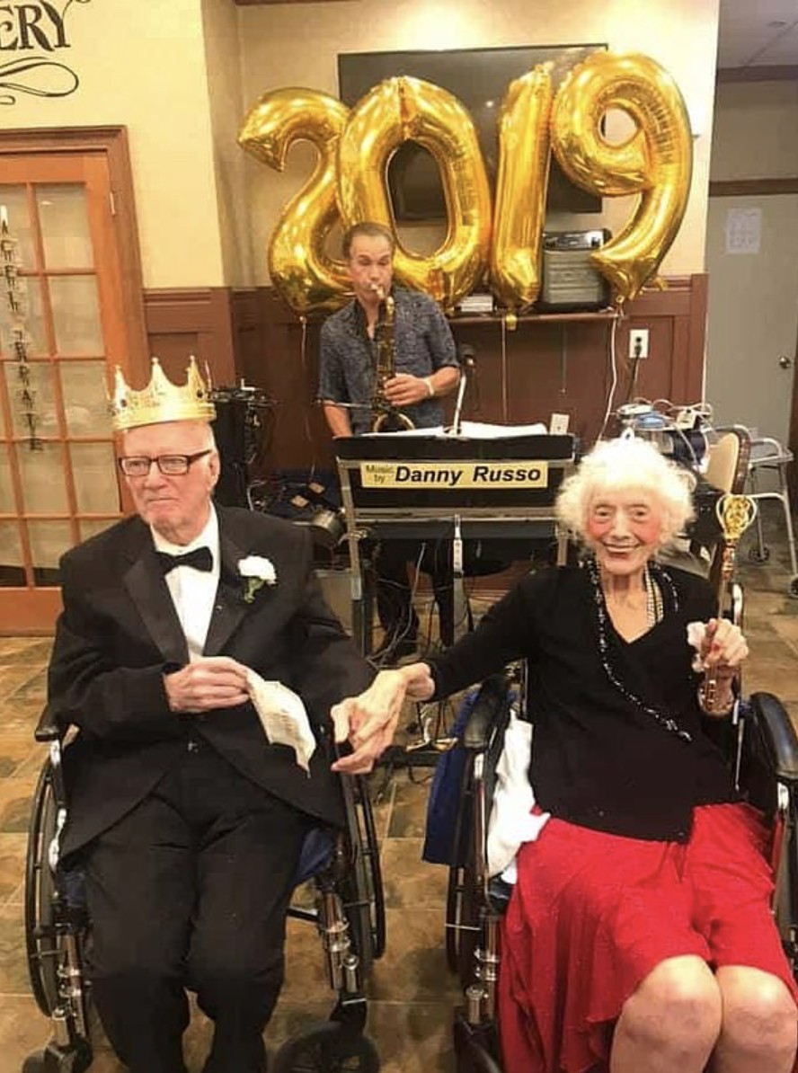 新型肺炎疫情持續。美國有一名年屆101歲的婆婆以往曾經歷過癌症、流產、敗血病,但她都一一克服了,而早前亦打敗了新型肺炎,成功康復,令人鼓舞。