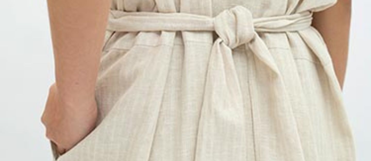 Pilihan Dress Ini Cocok Banget Dikenakan dengan Sneakers