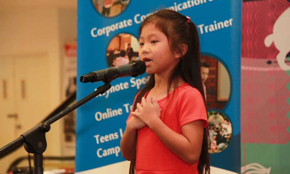 Dạy kỹ năng thuyết trình hoàn toàn bằng tiếng anh cho trẻ em