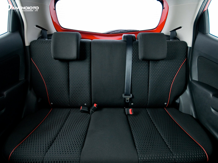 Không gian ghế sau vốn không phải là thế mạnh của Mazda 2