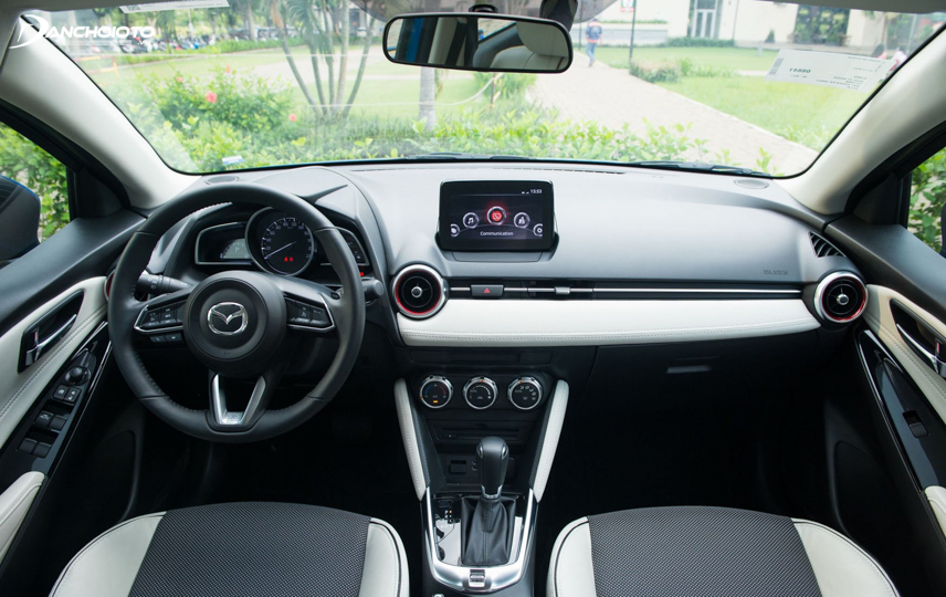 Mazda 2 Hatchback Premium SE có nội thất 2 màu
