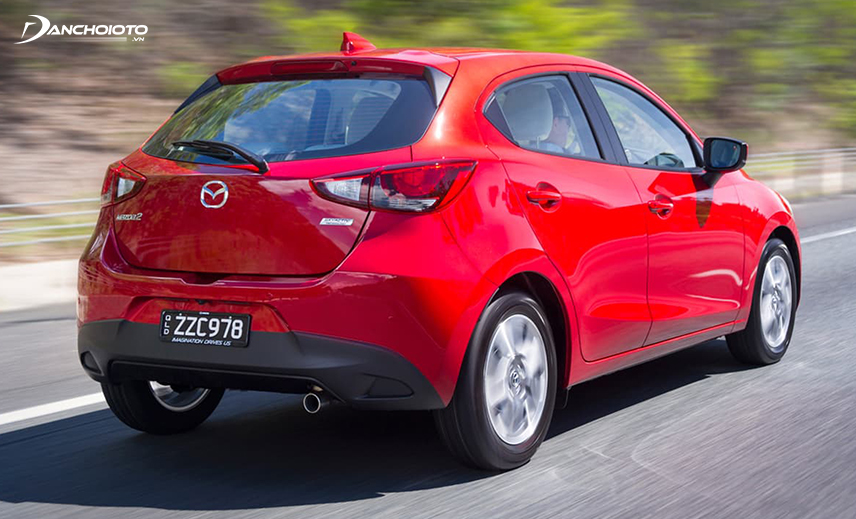 Mazda 2 ổn định ở dải tốc cao, độ bám đường tốt