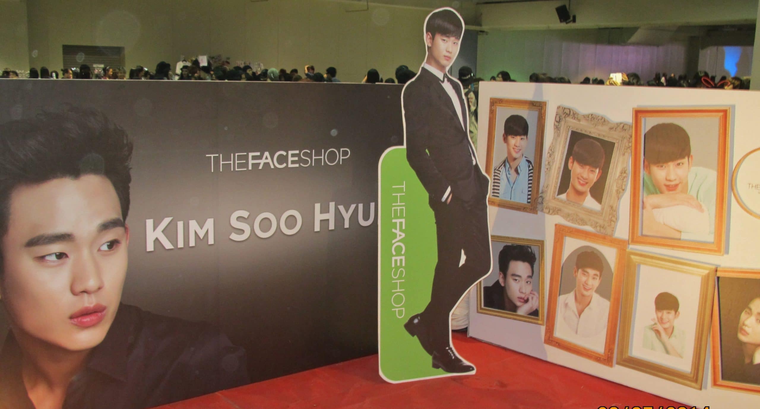 Standee mô hình