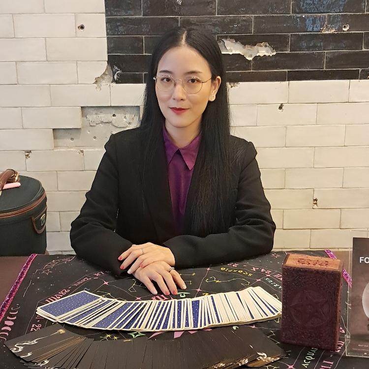 รูปโปรไฟล์ของ แม่หมอหลุยส์