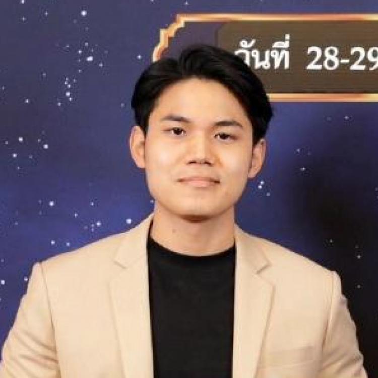รูปโปรไฟล์ของ อาจารย์ลี พรหมญาณ