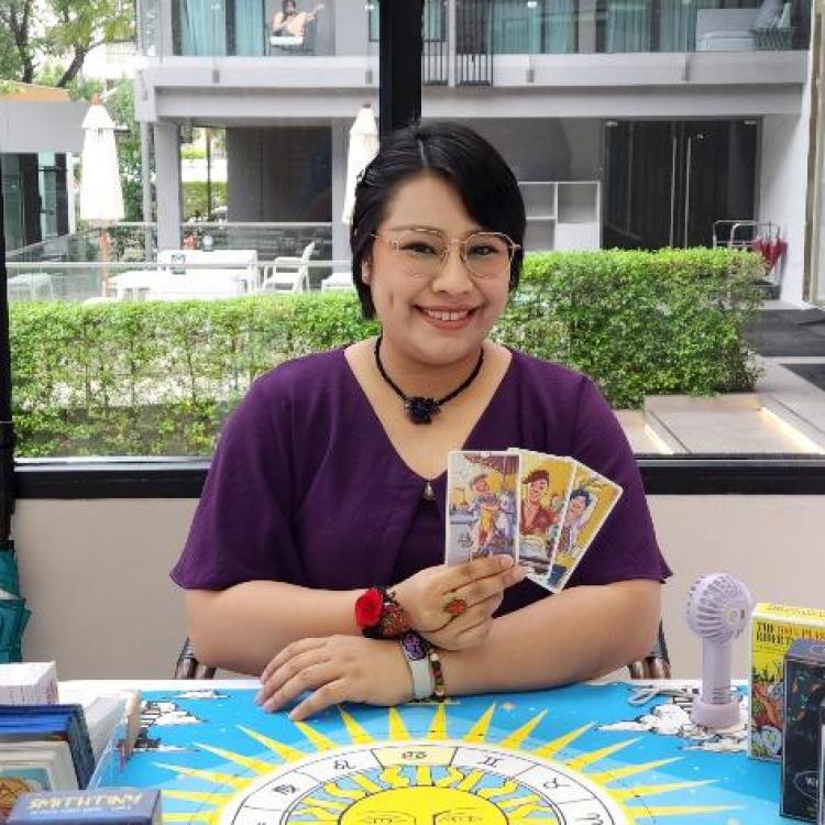 รูปโปรไฟล์ของ Midnight Tarot