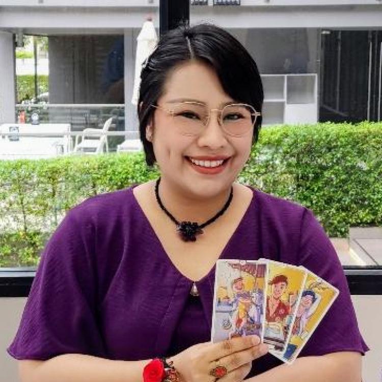 รูปโปรไฟล์ของ Midnight Tarot