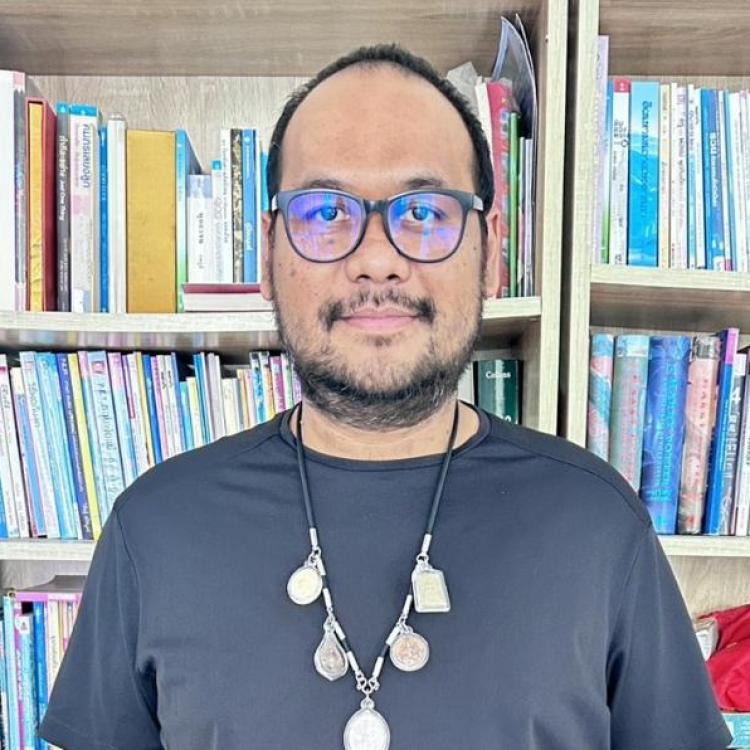 รูปโปรไฟล์ของ อาจารย์ลาภ