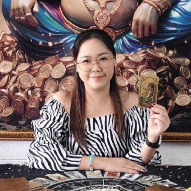 รูปโปรไฟล์ของ แม่หมอ Annie