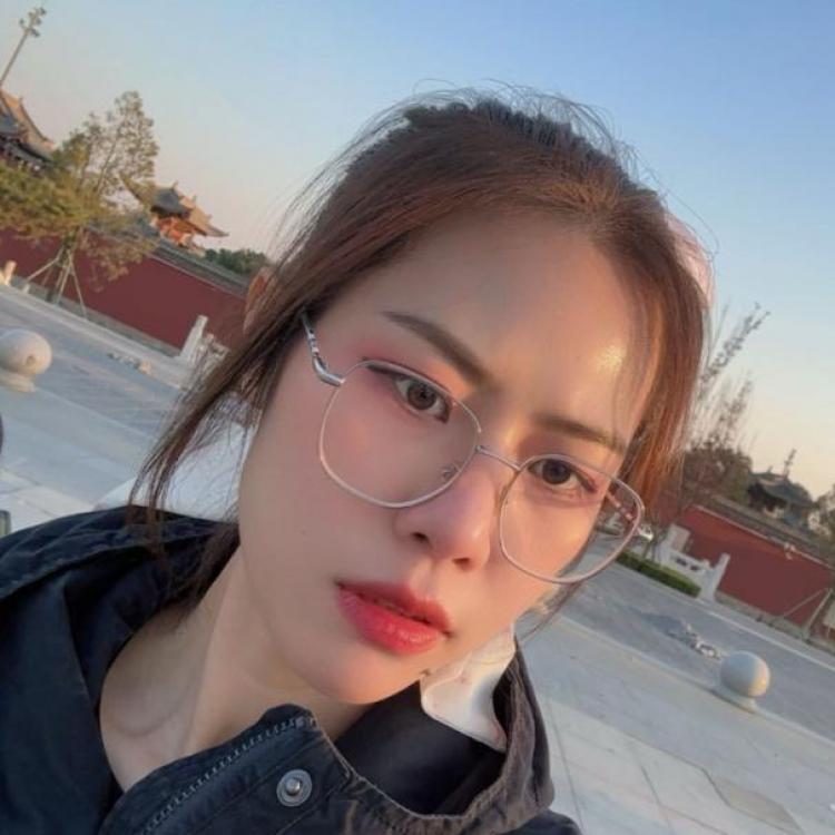 รูปโปรไฟล์ของ พี่ใบไม้