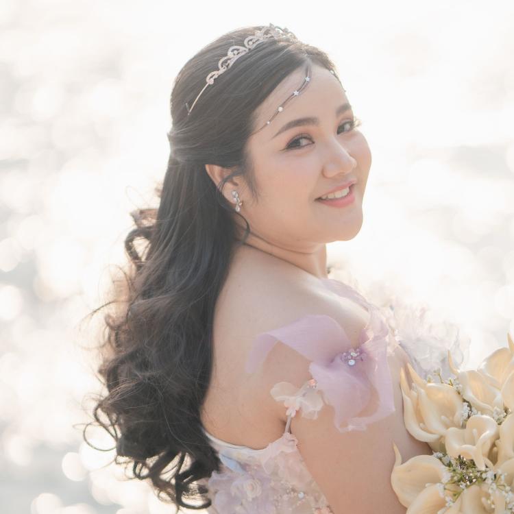 รูปโปรไฟล์ของ a Ploy