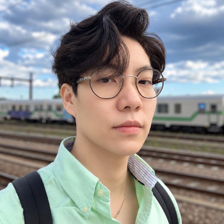 รูปโปรไฟล์ของ September