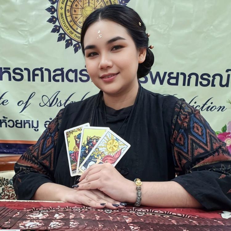 รูปโปรไฟล์ของ แม่หมอชญา