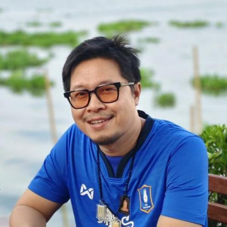 รูปโปรไฟล์ของ แว่นแก้ว สุรกานต์