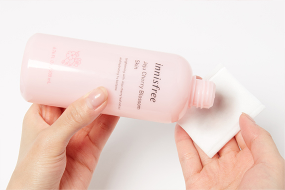 Innisfree Nước hoa hồng Jeju Cherry Blossom Skin 200ml Innisfree Nước hoa hồng Jeju Cherry Blossom Skin 200ml