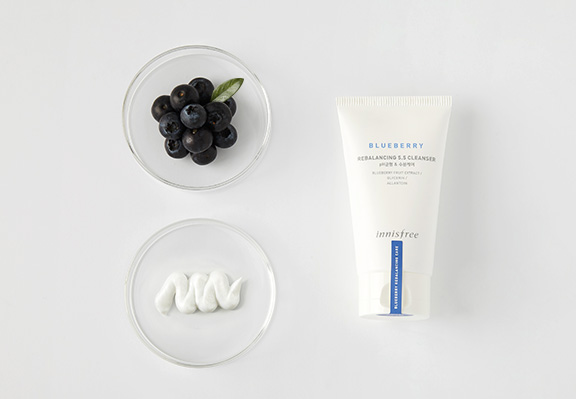 Innisfree Sữa rửa mặt dưỡng ẩm Blueberry Rebalancing 5.5 Cleanser 100ml Innisfree Sữa rửa mặt dưỡng ẩm Blueberry Rebalancing 5.5 Cleanser 100ml