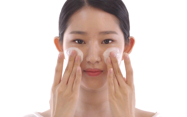 Innisfree Sữa rửa mặt Volcanic Pore Cleansing Foam 150ml Innisfree Sữa rửa mặt Volcanic Pore Cleansing Foam 150ml