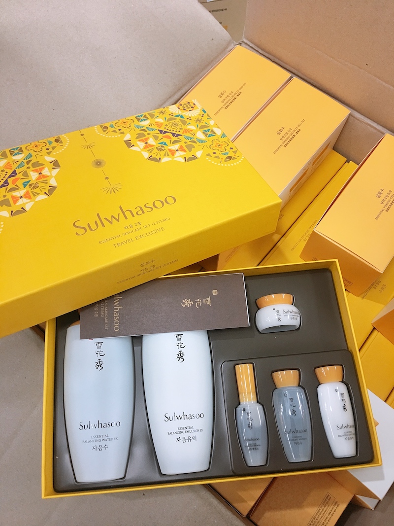 Sulwhasoo Essential Skincare Set (2 Items + 3 Samples) Sulwhasoo Essential Skincare Set (2 Items + 3 Samples)