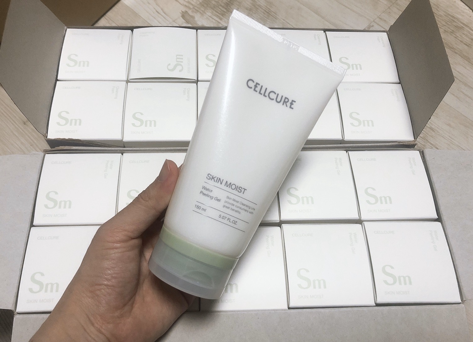 Cellcure Tẩy da chết Skin Moist Water Peeling Gel 150ml Cellcure Tẩy da chết Skin Moist Water Peeling Gel 150ml