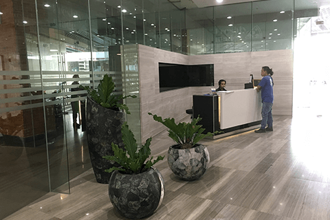 學校入口提供24小時保全 學校入口提供24小時保全 - Kredo IT 英文專業學校