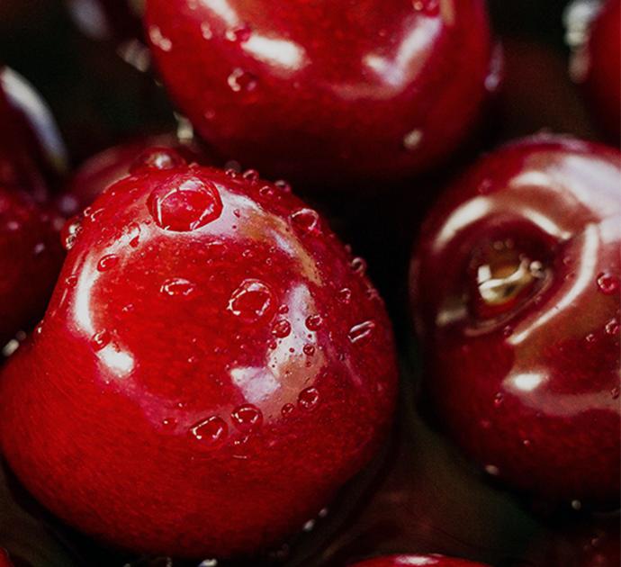 Gloss water-based varnish finishing for brochures, flyers, and cards with shiny, protective, eco-friendly coating.