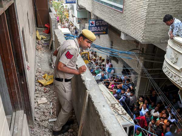 11 of a family found dead in Delhi home 11 of a family found dead in Delhi home