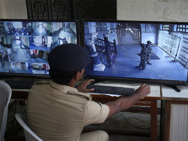 All eyes on Gujarat as counting begins All eyes on Gujarat as counting begins