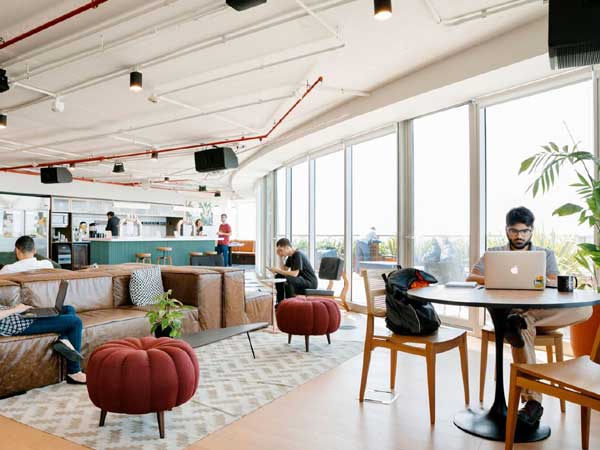 Mumbai thriving on space crunch Mumbai thriving on space crunch