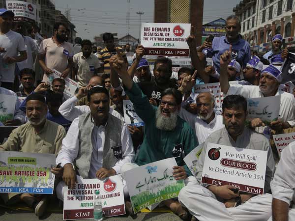 Protests in J&K as SC hears PILs against Article 35A Protests in J&K as SC hears PILs against Article 35A