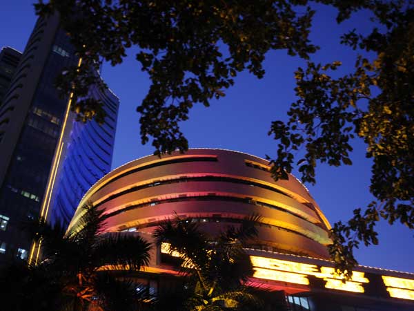 Sensex tanks 572 points on global equity meltdown Sensex tanks 572 points on global equity meltdown