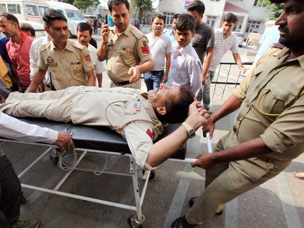 Week after DGMOs agreement, Pak violates ceasefire again; 2 BSF men killed Week after DGMOs agreement, Pak violates ceasefire again; 2 BSF men killed