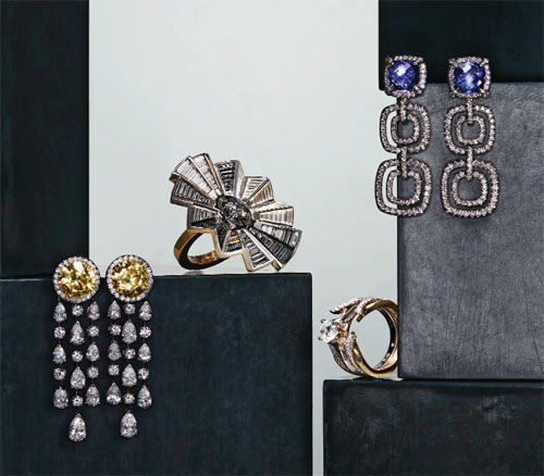 The Latest Fad in Jewellery Is Pieces That Transform Themselves The Latest Fad in Jewellery Is Pieces That Transform Themselves