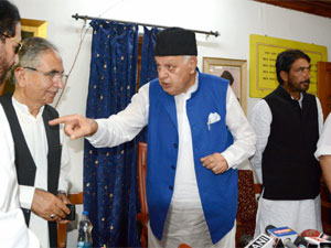 Opp parties would oppose any move to abrogate Article 35A: Farooq Opp parties would oppose any move to abrogate Article 35A: Farooq