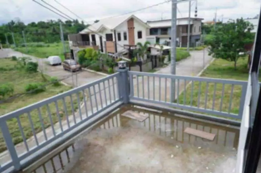 For Sale: House and Lot on Silang–Sta. Rosa Road with Parking - photo 5